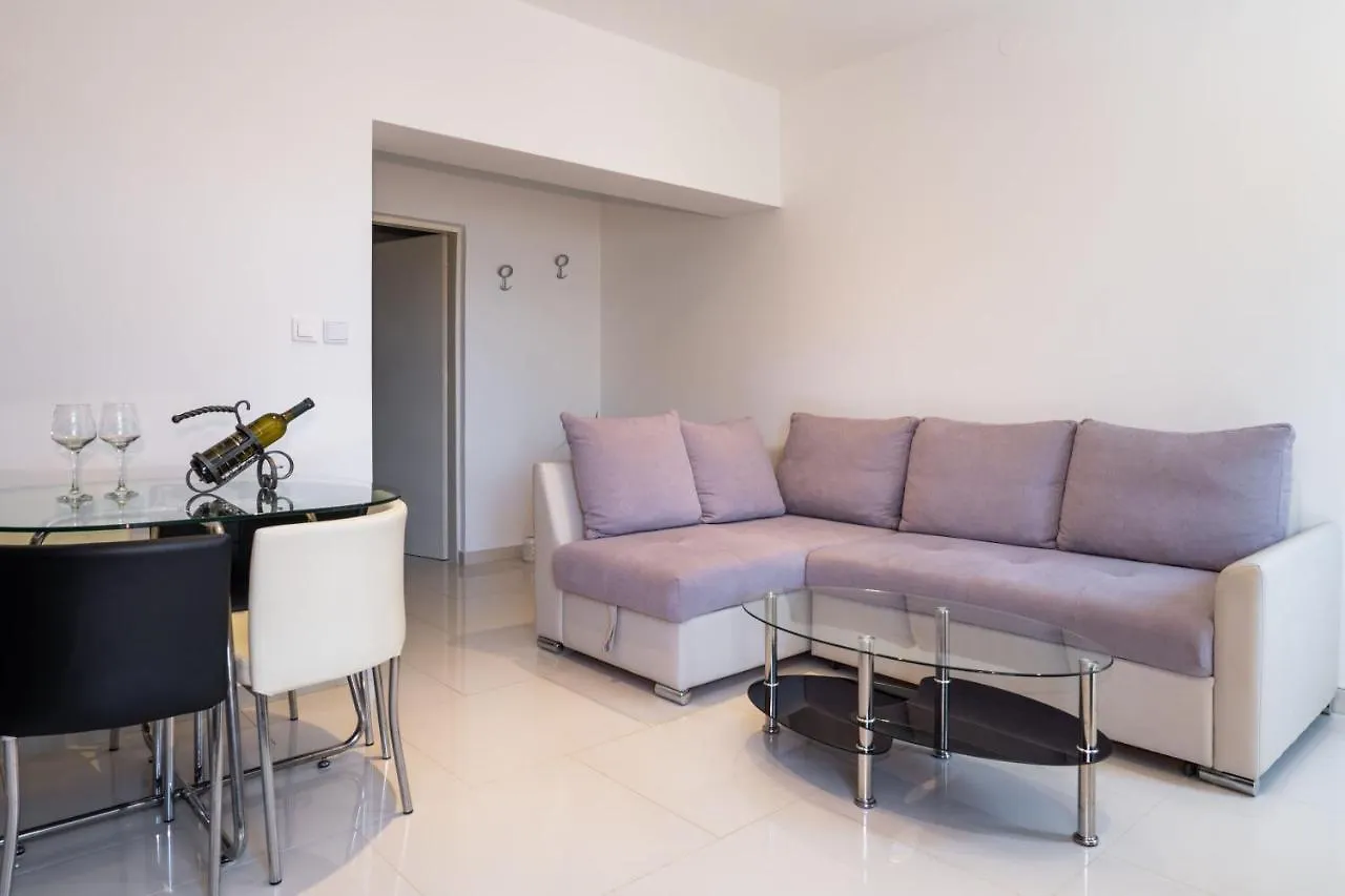 Apartment Buto Selce 0*,
